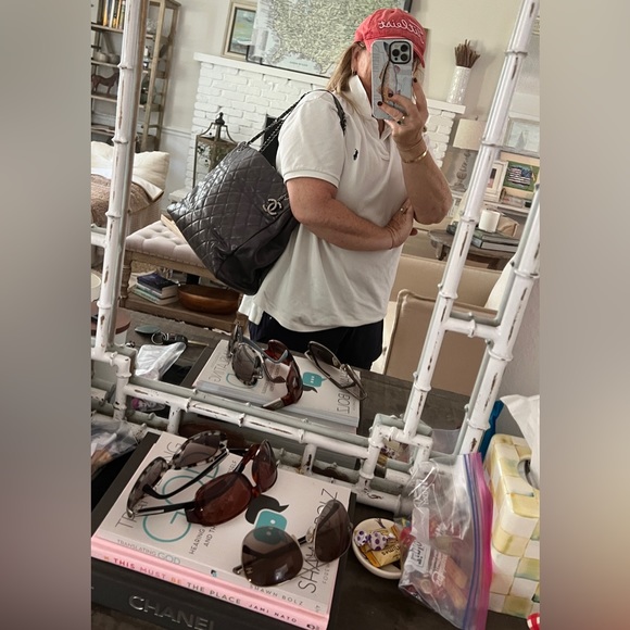 Chanel Chic Shopping Tote in Metallic Grey Caviar with Ruthenium Hardware - Picture 13 of 14